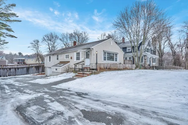 $529,500 | 69 Pond Street, Georgetown, MA 01833