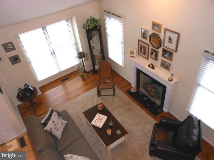216 Springhouse Pond Wayne, PA 19087 - Photo 2 of 20 Living Room