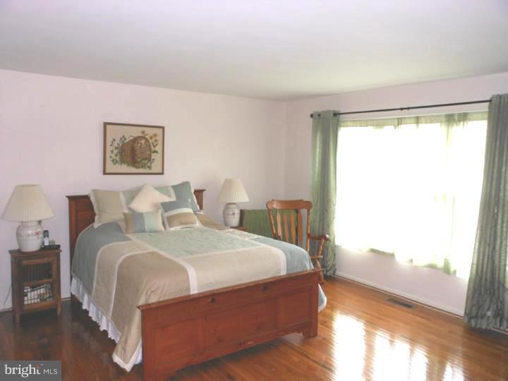 216 Springhouse Pond Wayne, PA 19087 - Photo 13 of 20 Master Bedroom