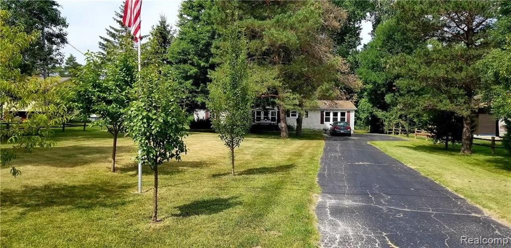 7455 Gillette Road Flushing, MI 48433 - Photo 1 of 35