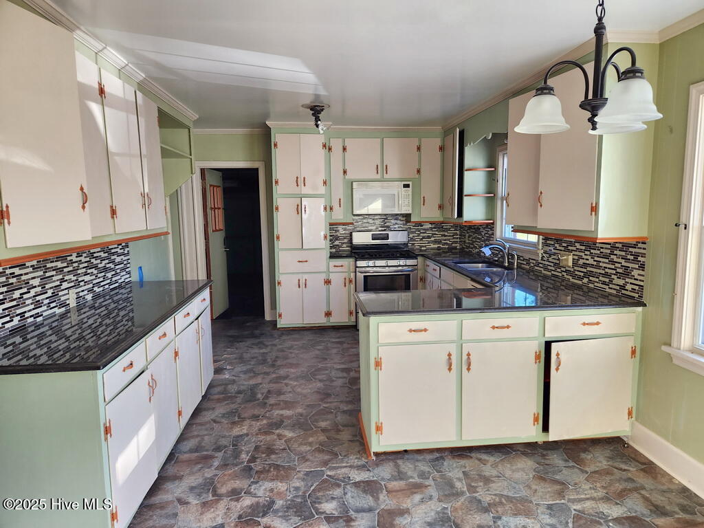 1235 Garrett Road Williamston, NC 27892 - Photo 14 of 26 19 KITCHEN