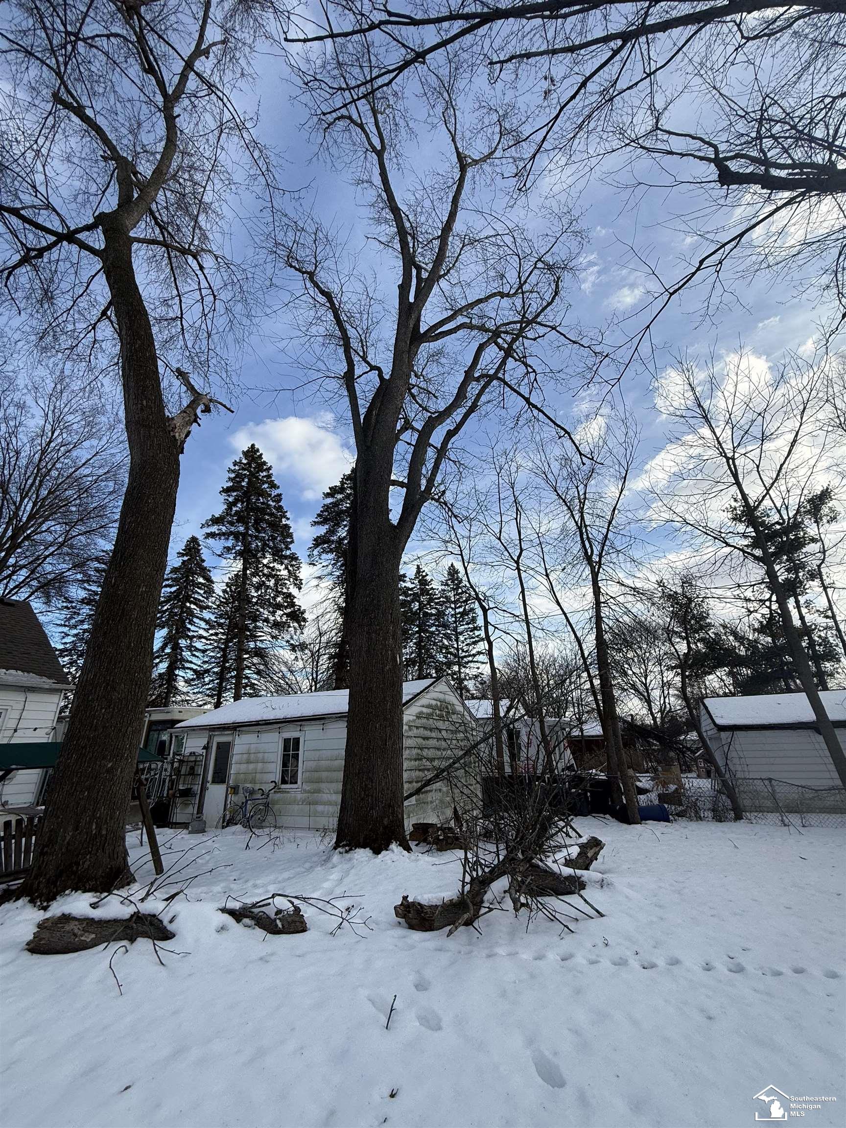 10484 Quirk Road Belleville, MI 48111 - Photo 13 of 17 50199351-30b3655f-a603-4369-b2cd-cd33c360d116.JPG