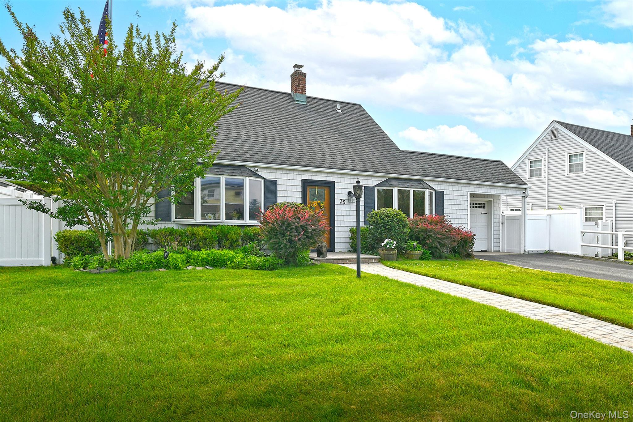 35 Ranch Lane Levittown, NY 11756 - Photo 3 of 38