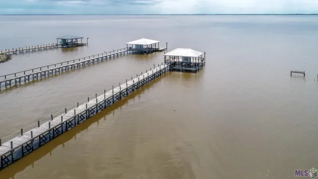 $875,000 | 115 Seagull Lane, Lake Charles, LA 70607