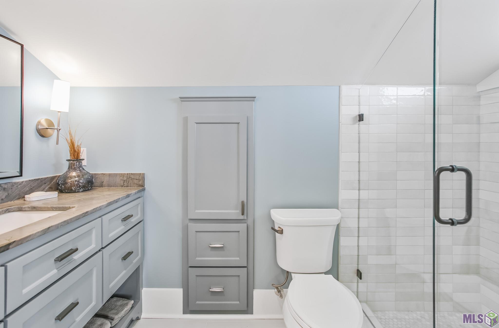 115 Seagull Lane Lake Charles, LA 70607 - Photo 24 of 36 Upstairs Bathroom