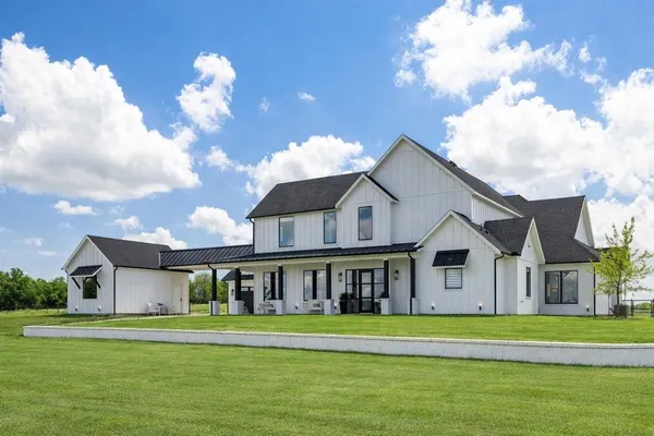 $1,195,900 | 4245 County Road 1096, Celeste, TX 75423