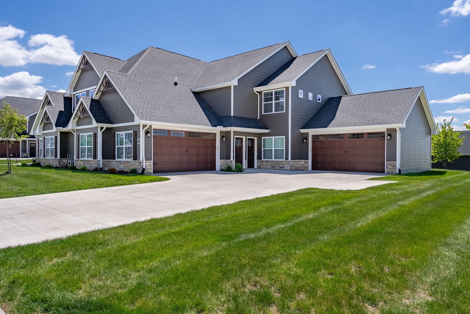 2939 Shanes Way Bettendorf, IA 52722 - Photo 2 of 25