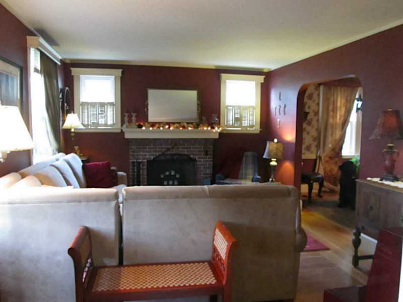 87 Fairfield Road Cranston, RI 02910 - Photo 4 of 25 Living Room.