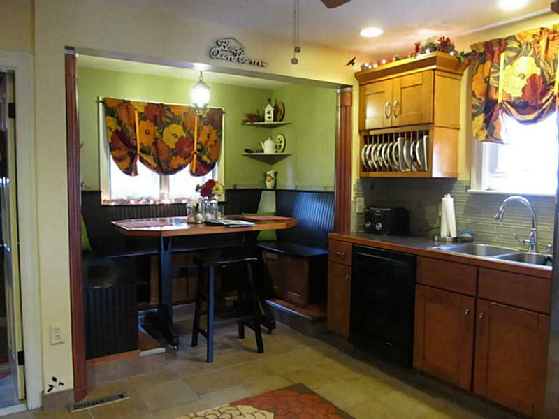 87 Fairfield Road Cranston, RI 02910 - Photo 8 of 25 Kitchen.