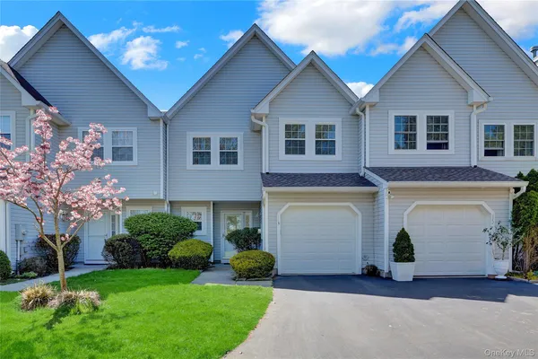 $699,990 | 113 Erin Lane, East Setauket, NY 11733