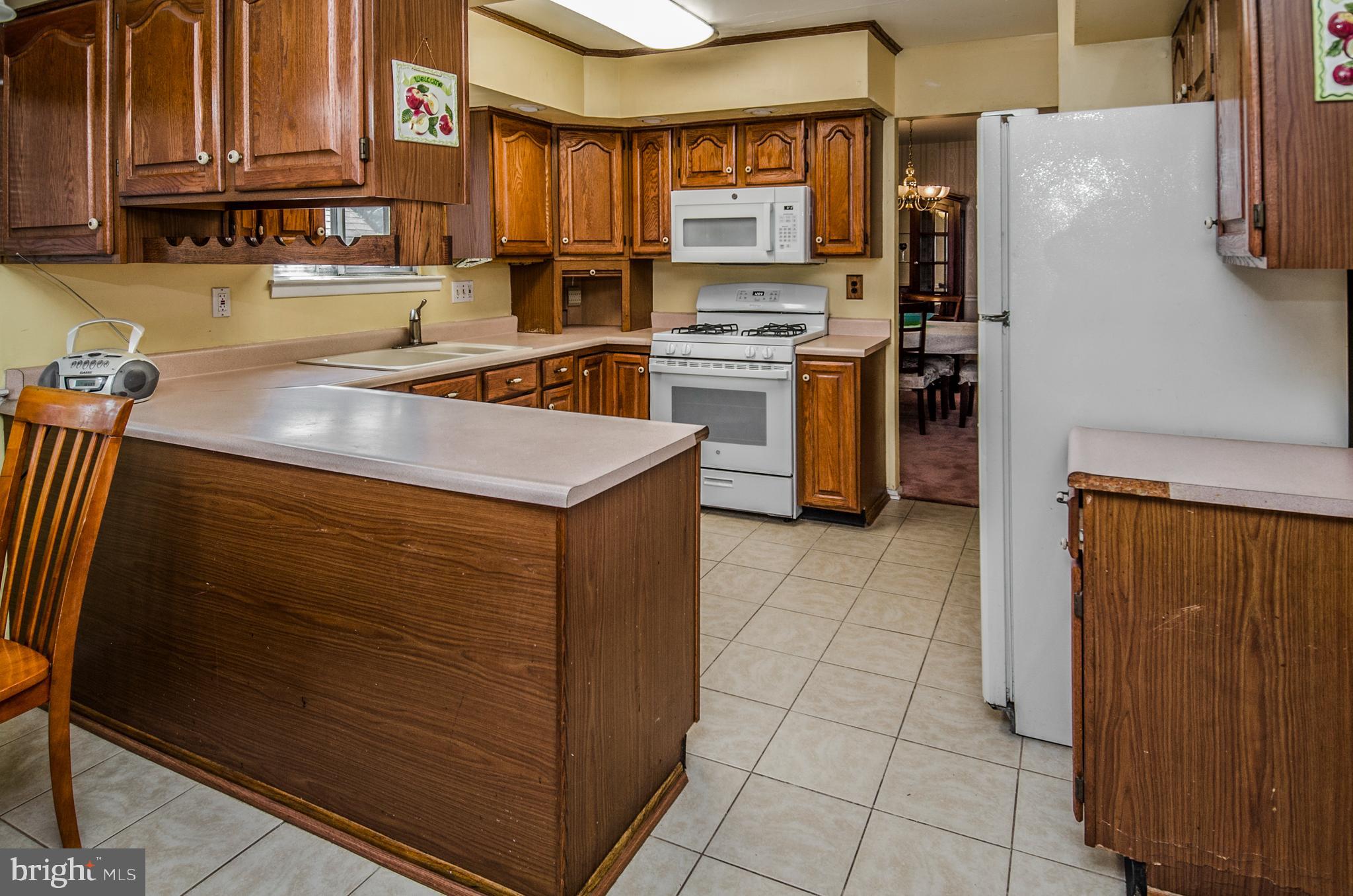 536 Fairhurst Road Fairless Hills, PA 19030 - Photo 13 of 38