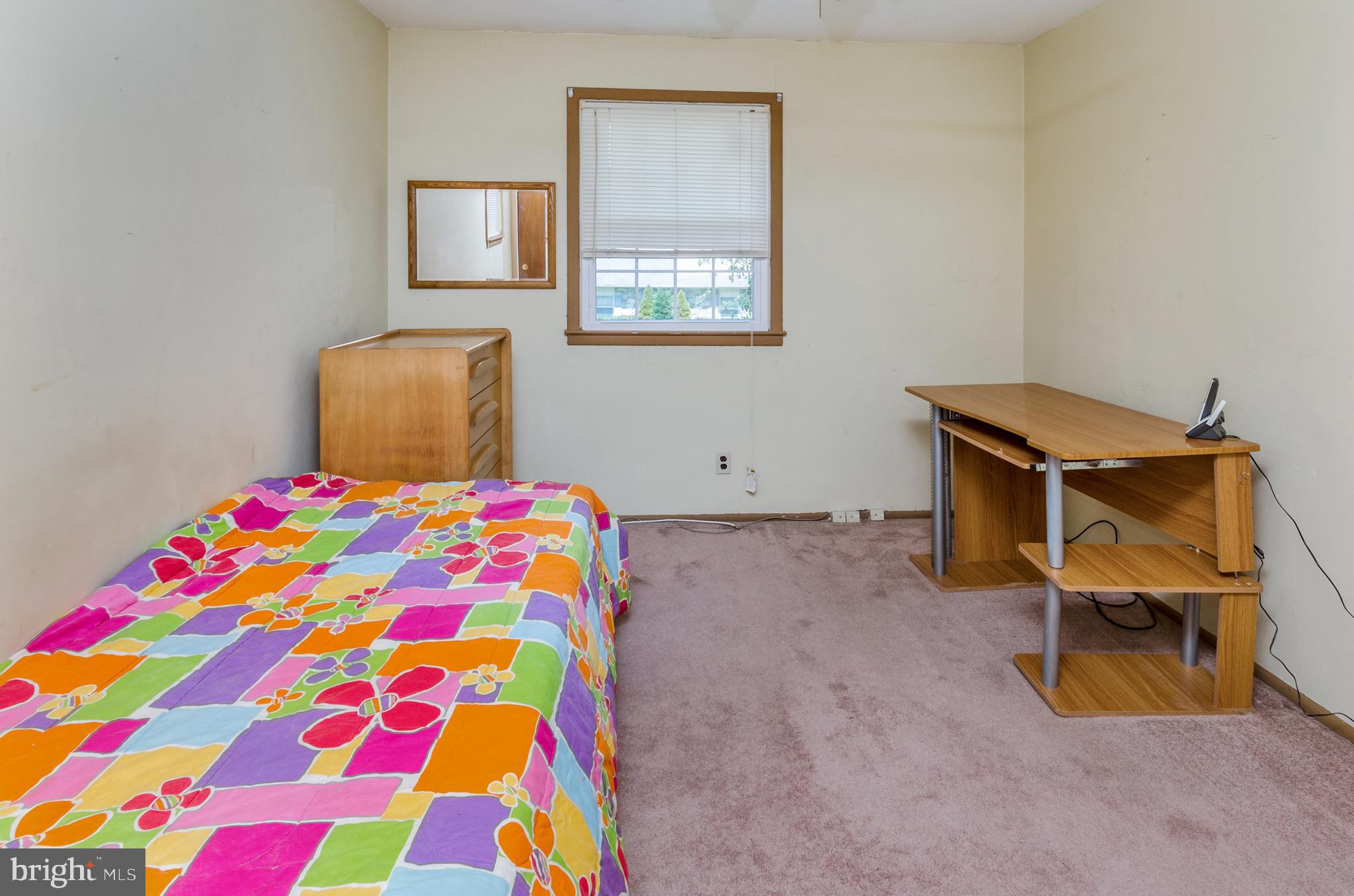 536 Fairhurst Road Fairless Hills, PA 19030 - Photo 3 of 38