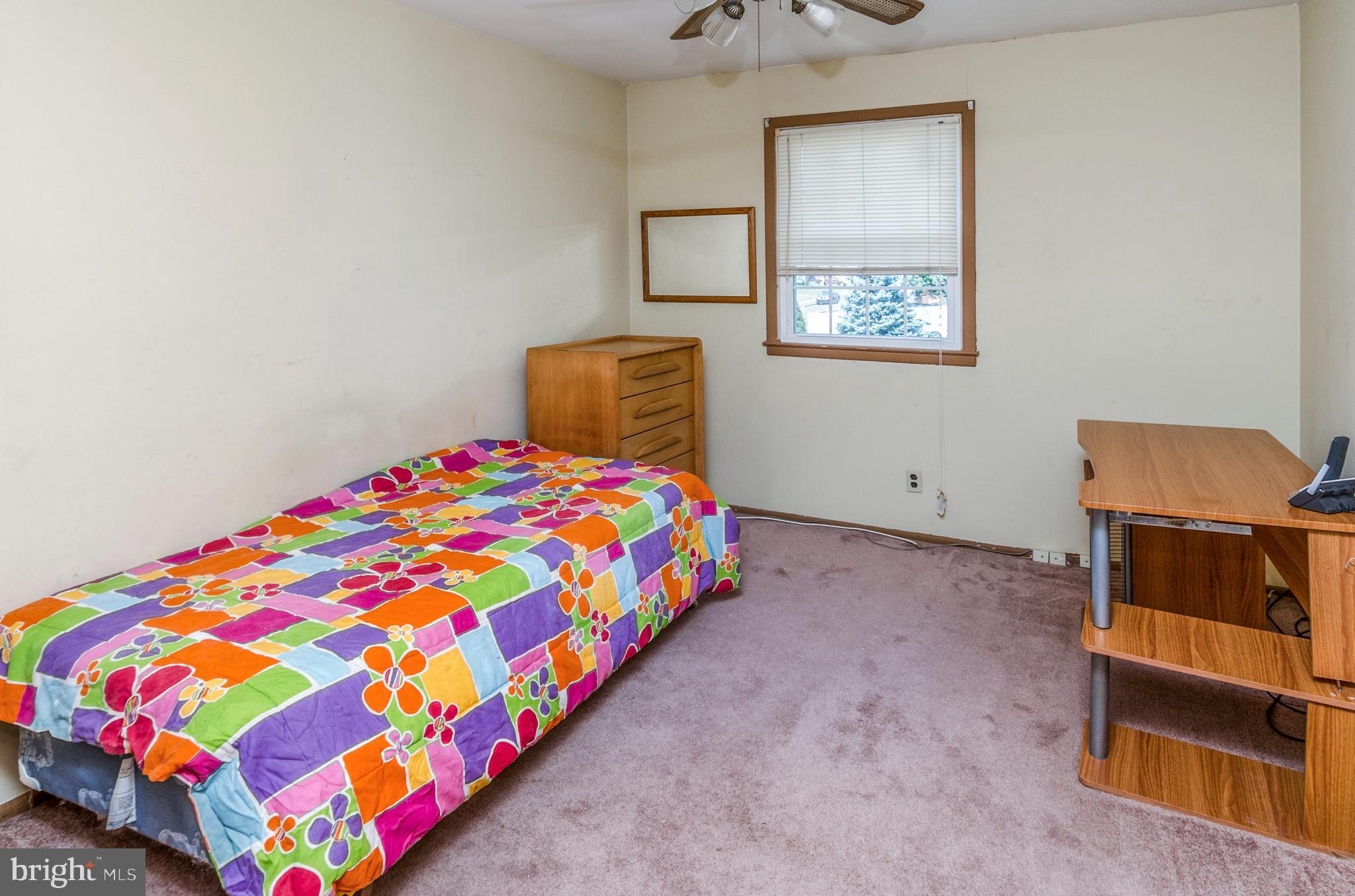 536 Fairhurst Road Fairless Hills, PA 19030 - Photo 6 of 38