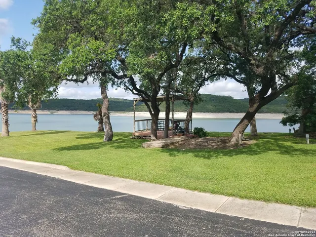$1,400 | 955 Faurie Road, Unit CEDAR CABIN, Lakehills, TX 78063