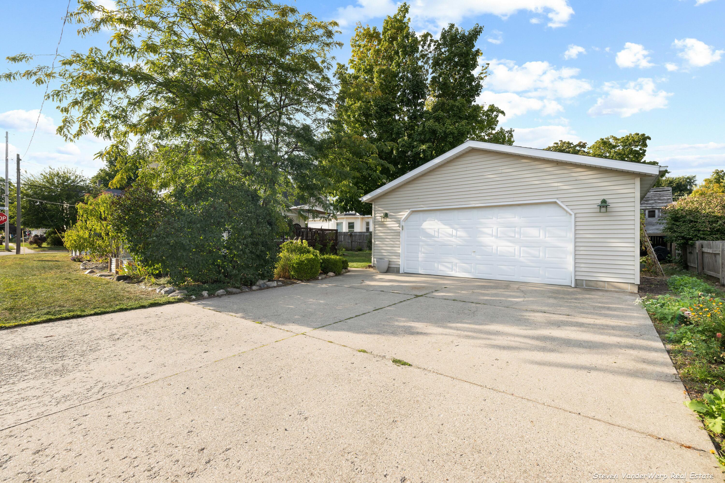 120 South Union Street Sparta, MI 49345 - Photo 29 of 38 120 s union-0044