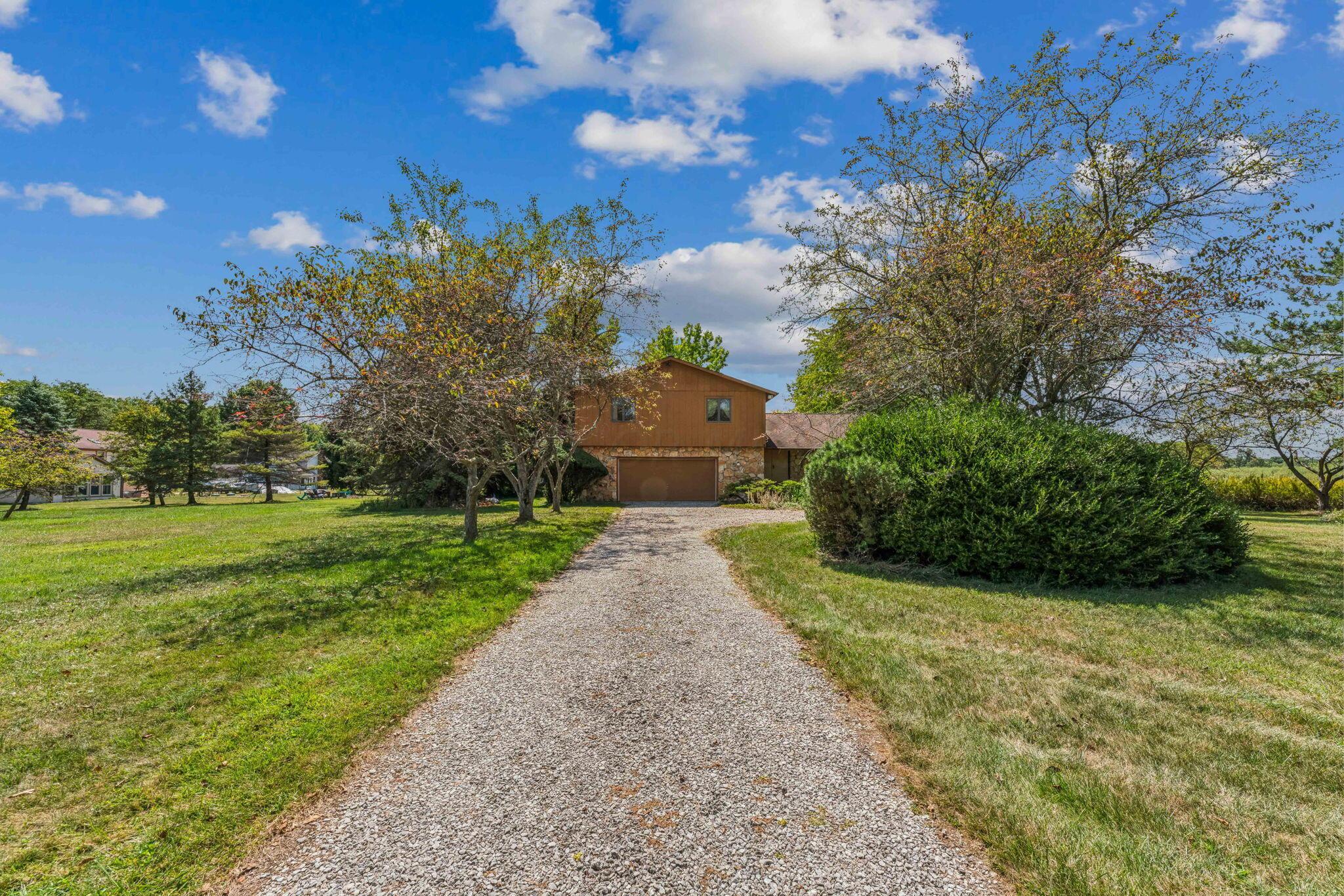 8260 Oxbow Road Westerville, OH 43082 - Photo 2 of 33 48-web-or-mls-8260-oxbow-rd
