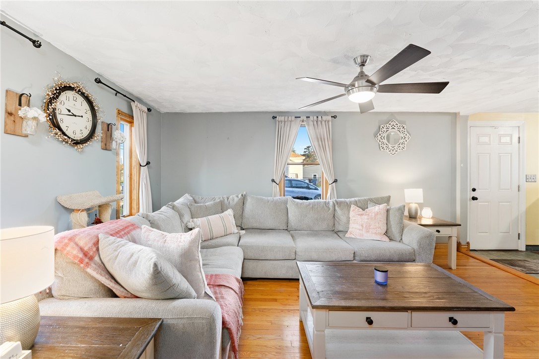 68 Appleton Street Cranston, RI 02910 - Photo 4 of 20