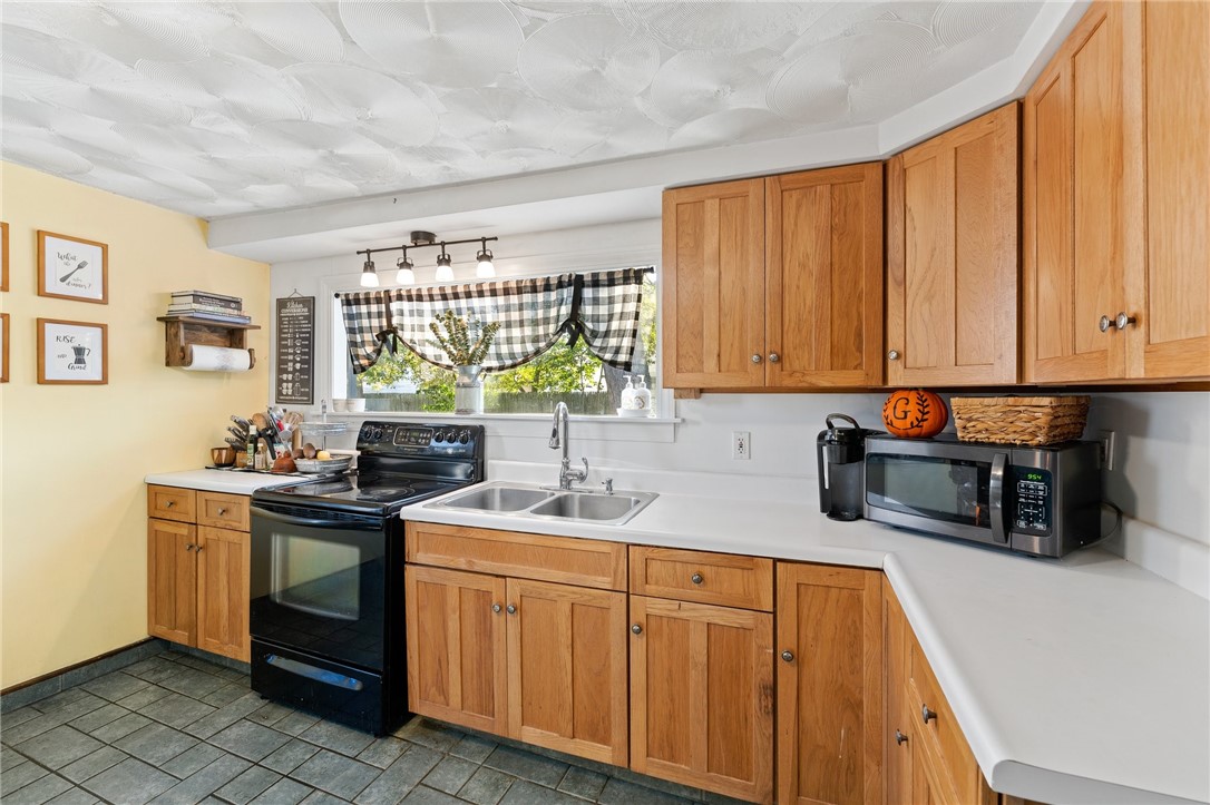 68 Appleton Street Cranston, RI 02910 - Photo 6 of 20