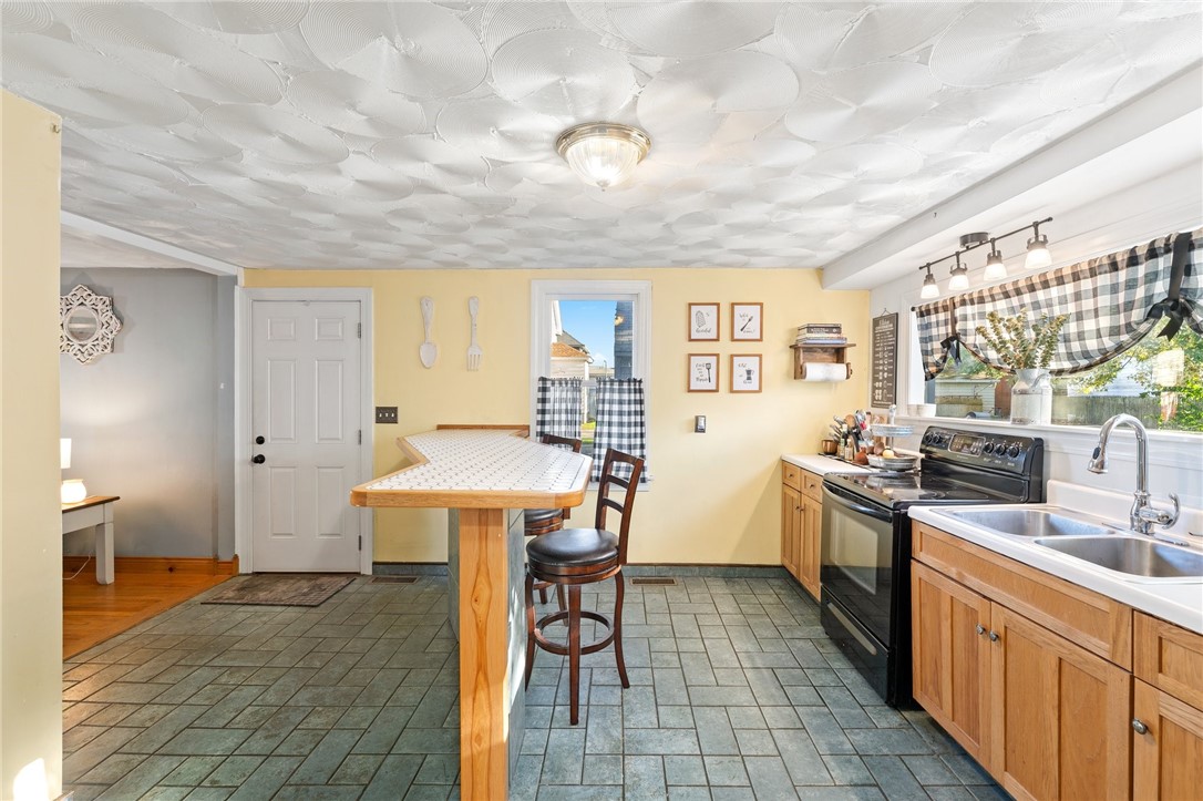 68 Appleton Street Cranston, RI 02910 - Photo 7 of 20