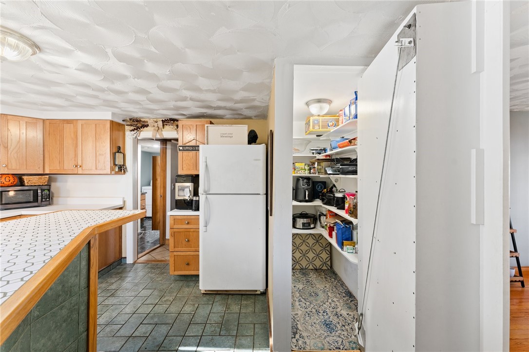 68 Appleton Street Cranston, RI 02910 - Photo 9 of 20