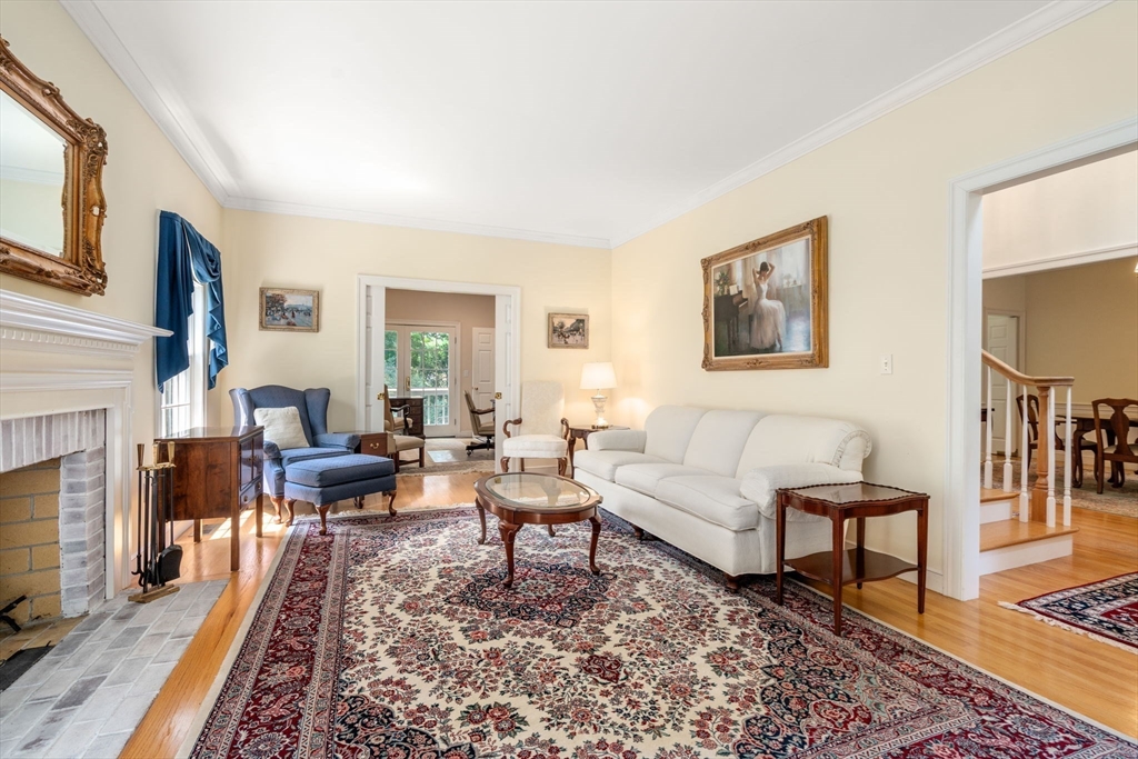 38 Upwey Road Wellesley, MA 02481 - Photo 4 of 40