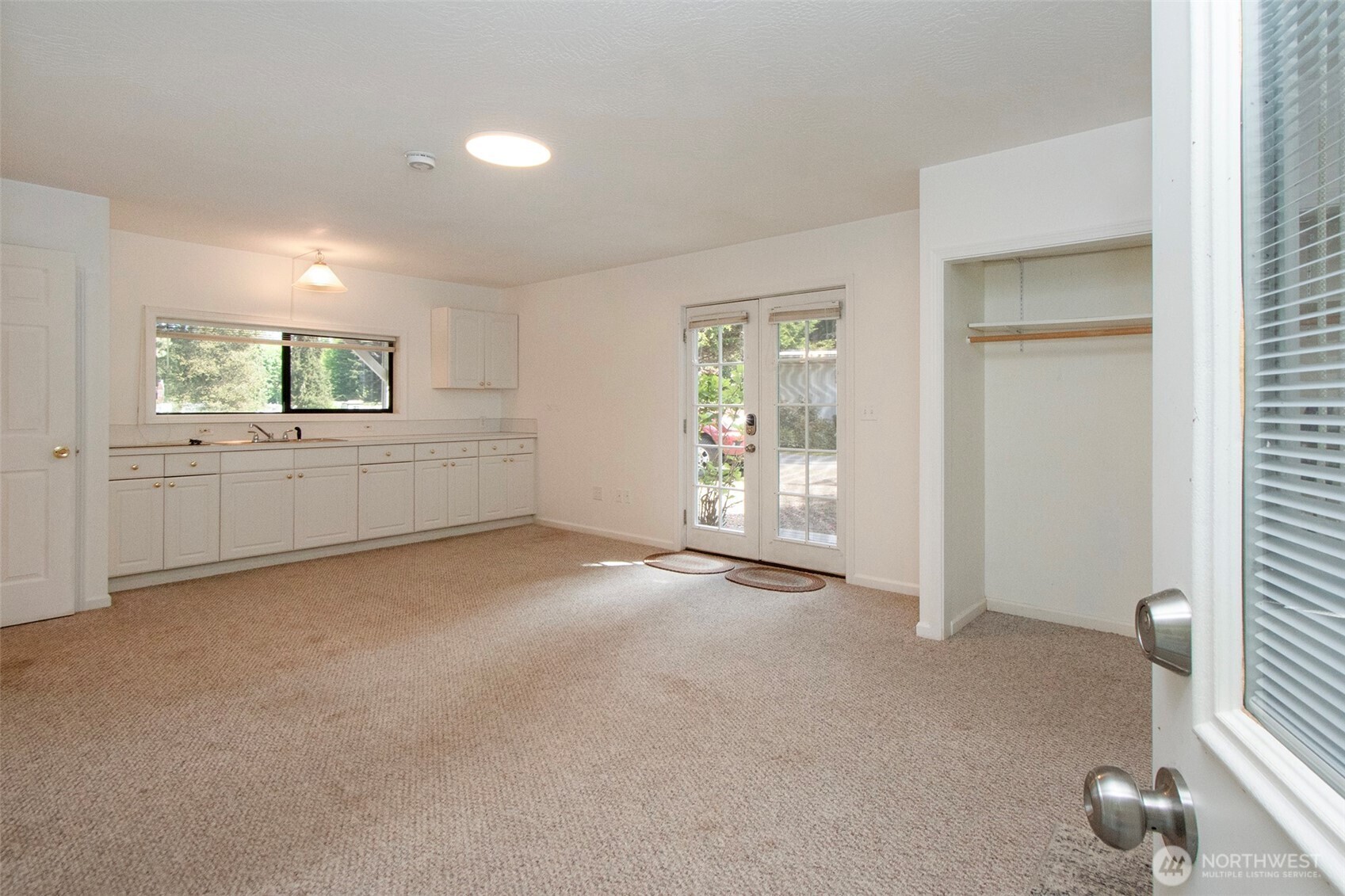370 Dungeness Meadows Sequim, WA 98382 - Photo 27 of 40 an empty room with windows and closet