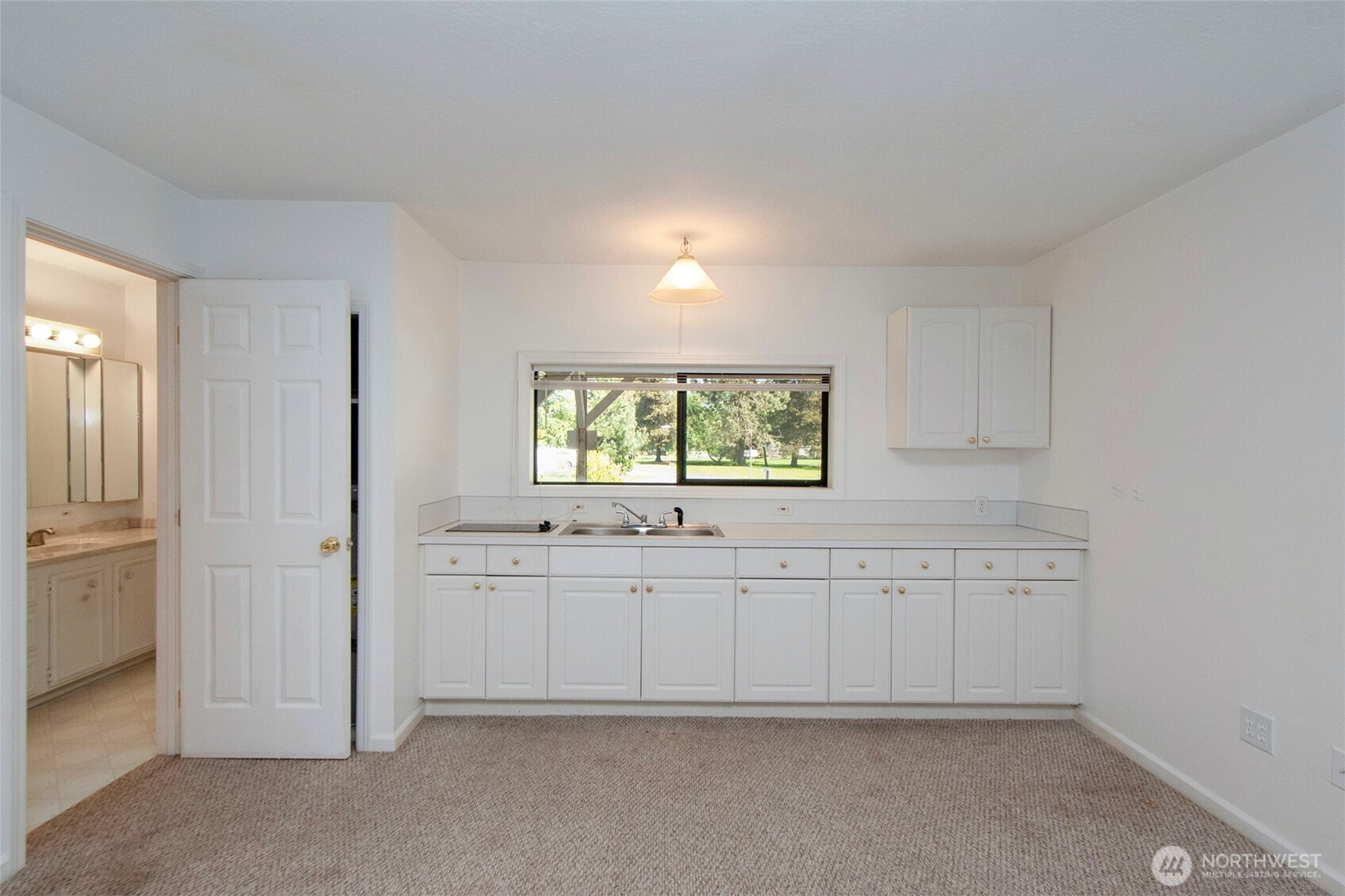370 Dungeness Meadows Sequim, WA 98382 - Photo 29 of 40 an empty room with windows and cabinet