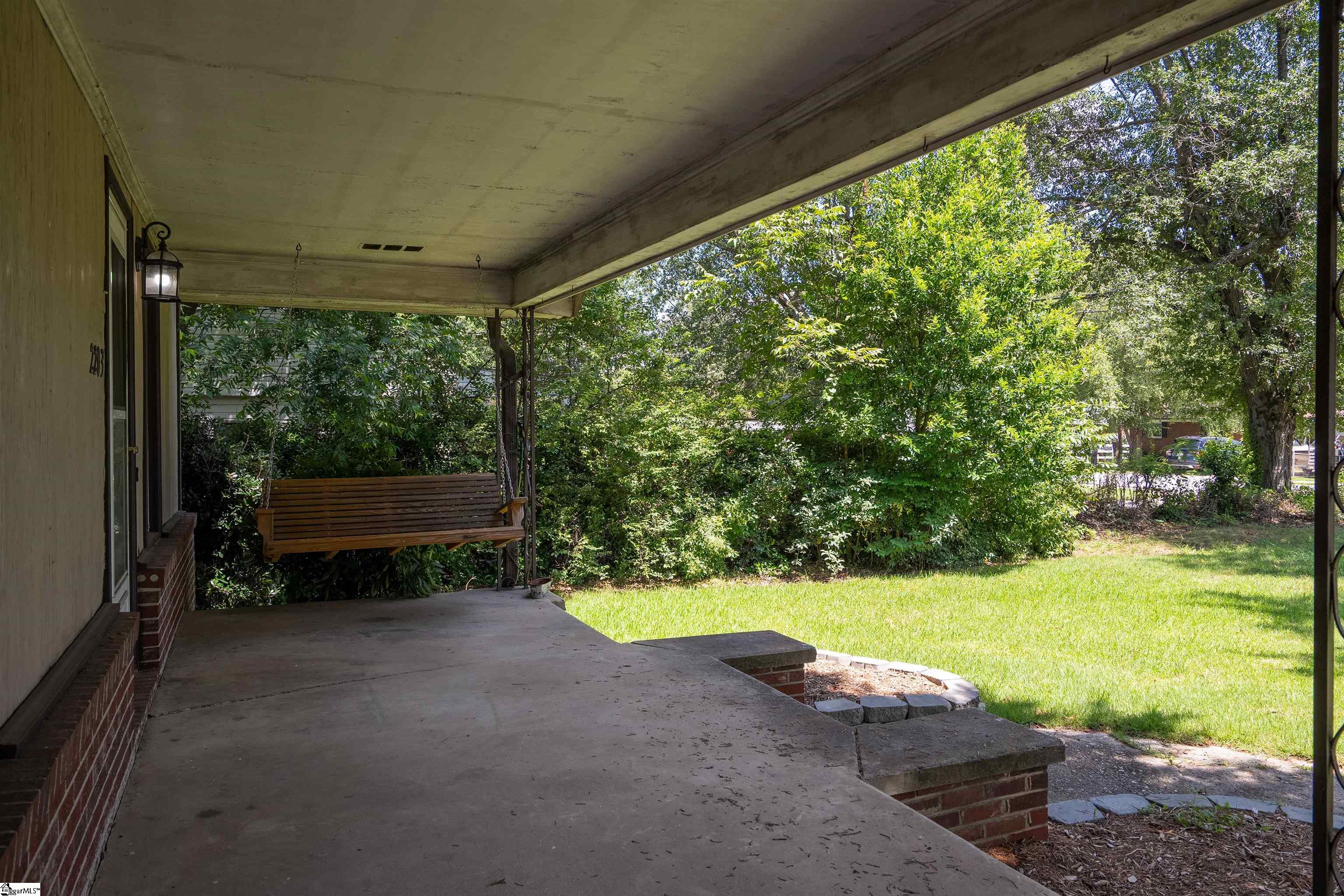 2203 East Lee Road Taylors, SC 29687 - Photo 3 of 34 Gallery Image 3