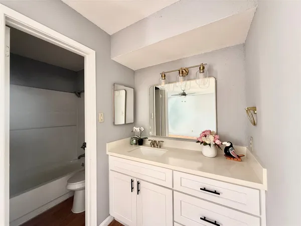 $950 | 7200 West T C Jester Boulevard, Unit 3902, North Houston, TX 77088