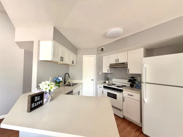 $950 | 7200 West T C Jester Boulevard, Unit 3902, North Houston, TX 77088