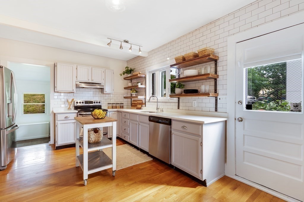 21 Landry Road Medford, MA 02155 - Photo 6 of 28