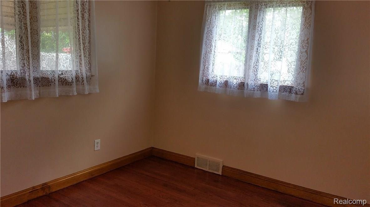22210 Wick Road Taylor, MI 48180 - Photo 12 of 17 2016-06-16 12.16