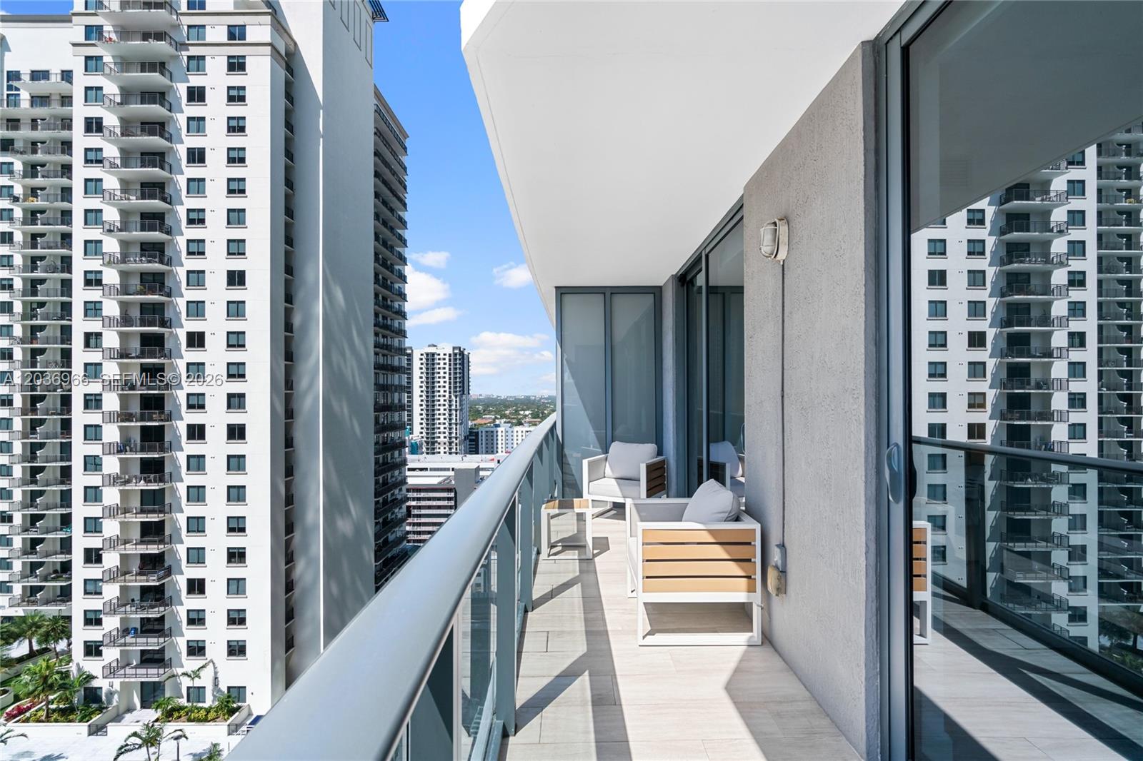 55 Southwest 9th Street, Unit 1904 Miami, FL 33130 - Photo 29 of 66 a balcony with view of city view