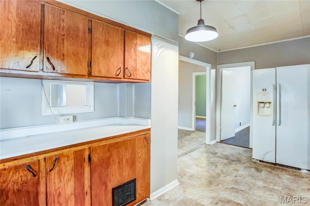 219 Highland Street Carrollton, IL 62016 - Photo 11 of 37