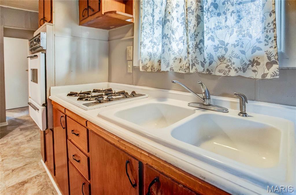 219 Highland Street Carrollton, IL 62016 - Photo 13 of 37