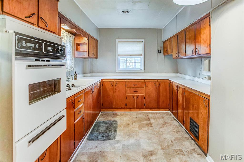 219 Highland Street Carrollton, IL 62016 - Photo 14 of 37