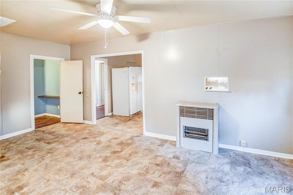 219 Highland Street Carrollton, IL 62016 - Photo 7 of 37