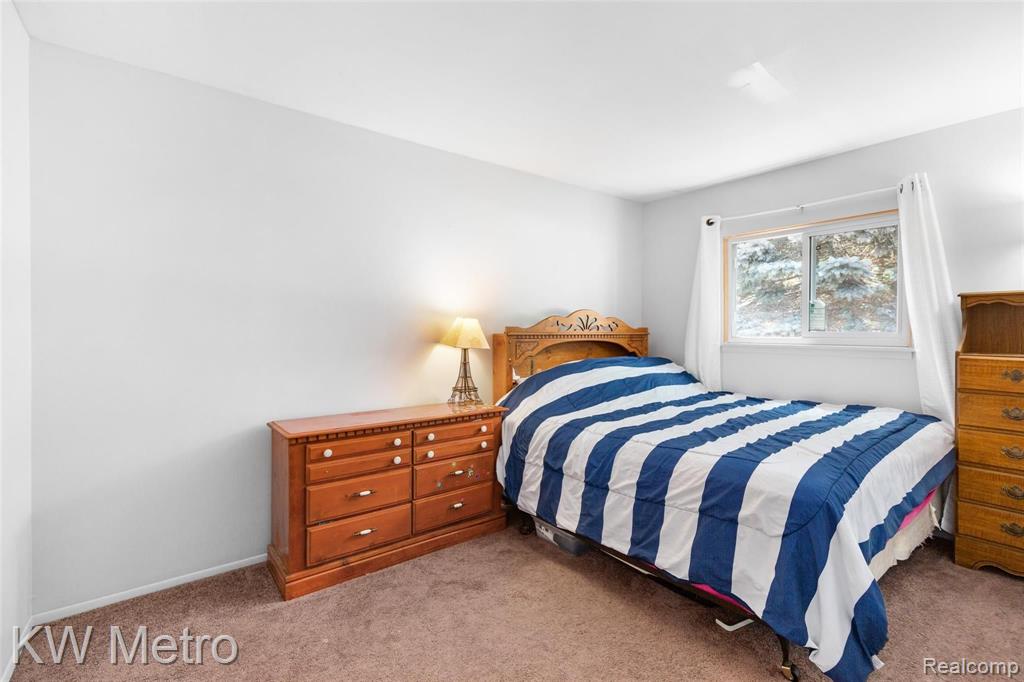 4090 Gleason Road Waterford, MI 48329 - Photo 9 of 21