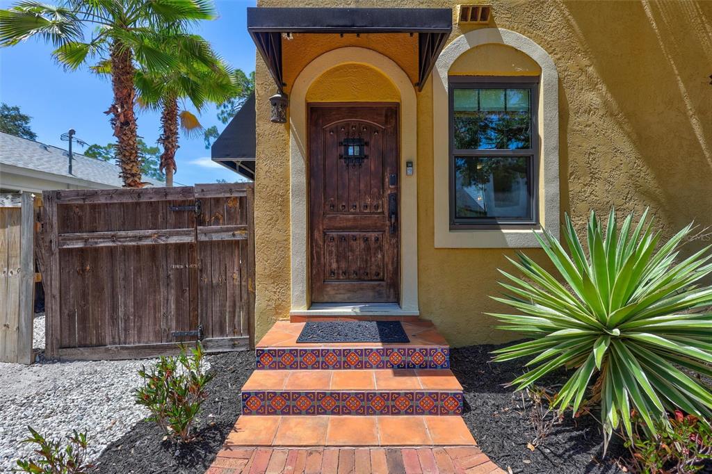 2437 Floyd Street Sarasota, FL 34239 - Photo 4 of 50