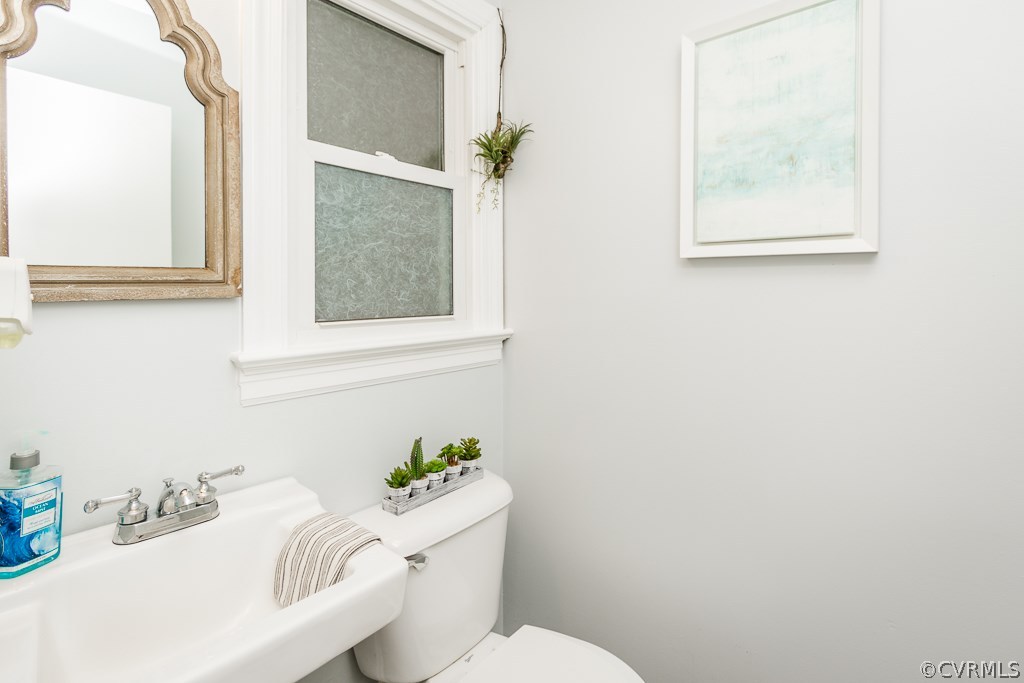 100 Riva Ridge Circle Sandston, VA 23150 - Photo 19 of 33 Updated Half Bath