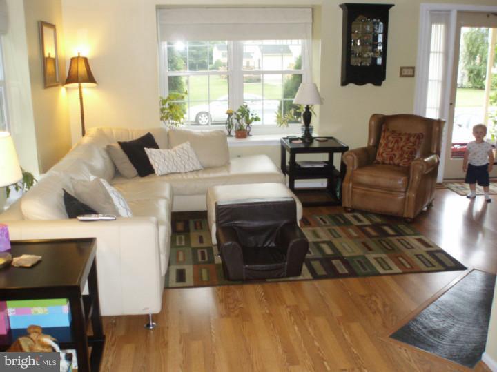332 Scola Road Brookhaven, PA 19015 - Photo 5 of 12 Living Room