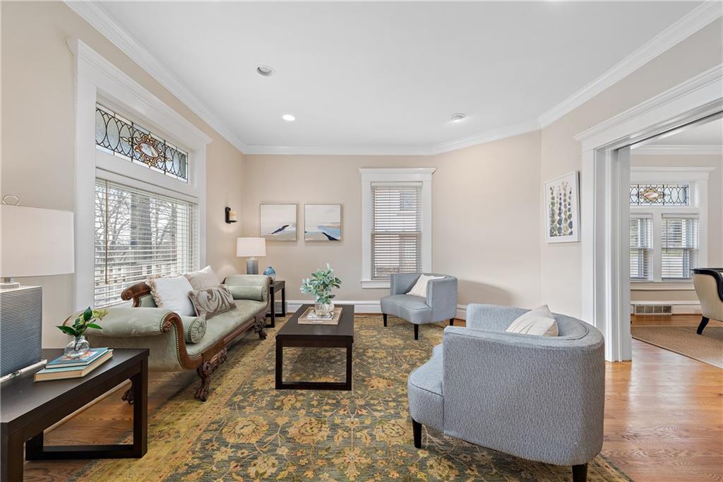 215 Park Road Carnegie, PA 15106 - Photo 4 of 25 Gallery Image 4