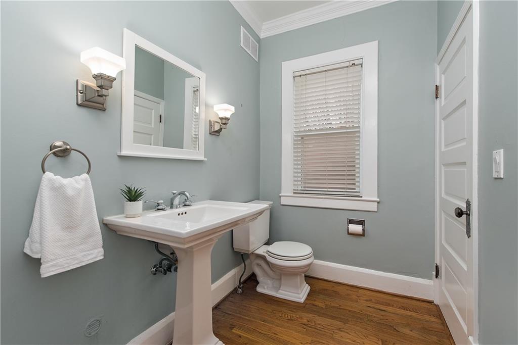 215 Park Road Carnegie, PA 15106 - Photo 10 of 25 Gallery Image 10