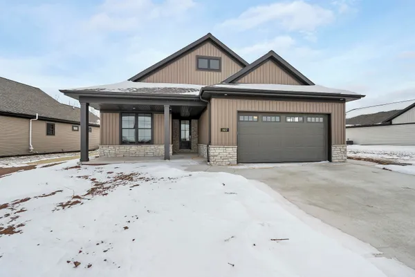 $619,900 | 1617 North Honeysuckle Drive, De Pere, WI 54115