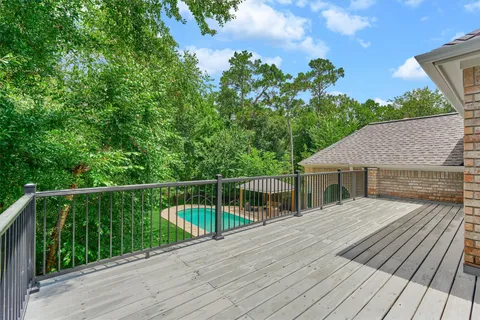 $1,100,000 | 168 West Shadowpoint Circle, The Woodlands, TX 77381