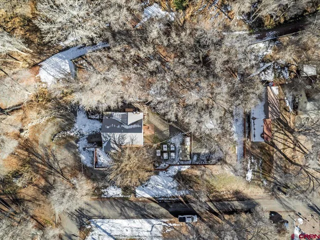 a view of residential houses with outdoor space