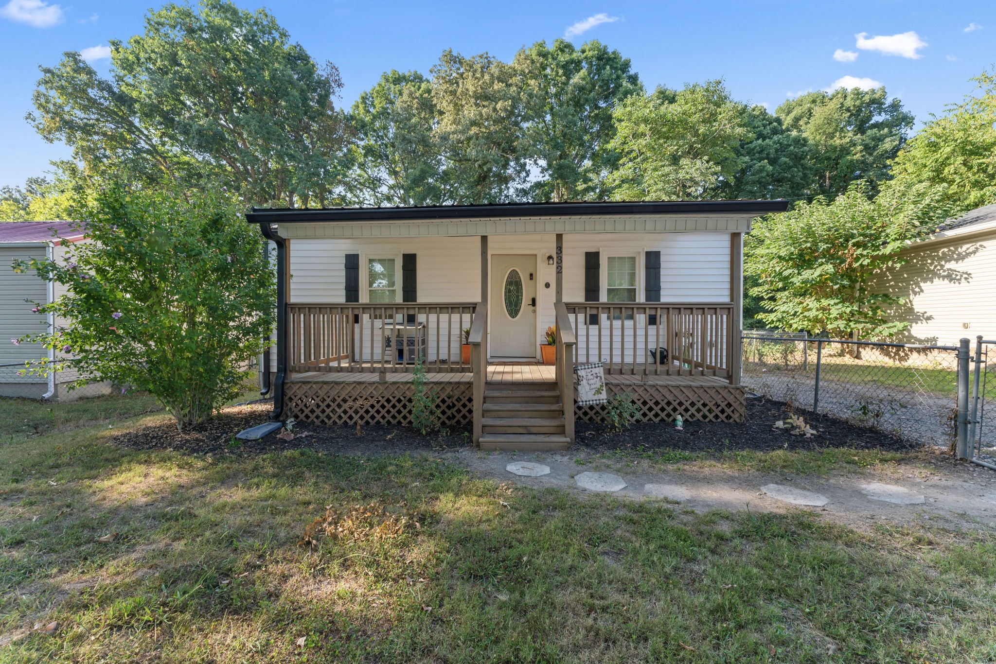 a view of a house with a yard