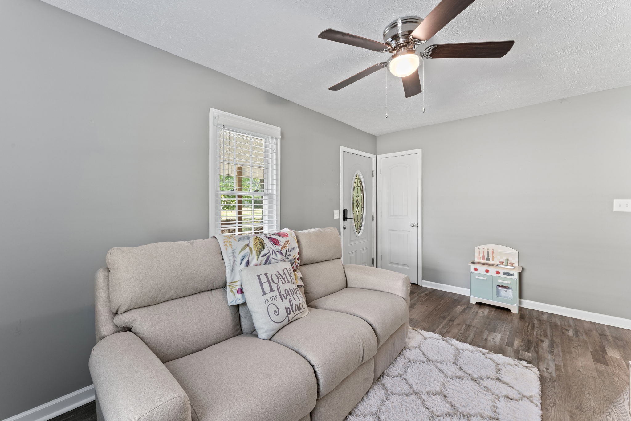 332 Oakwood Road Tullahoma, TN 37388 - Photo 4 of 17 a living room with furniture and a window