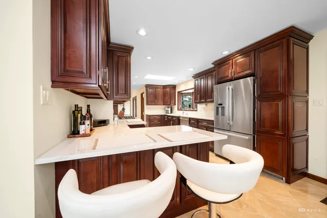 $1,099,000 | 7 Bell Oak Lane, Lemont, IL 60439