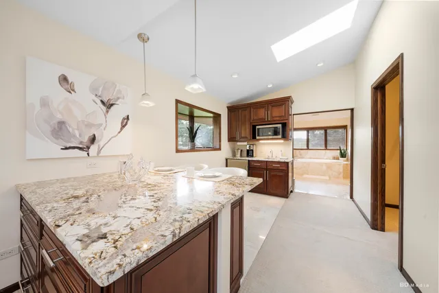 $1,099,000 | 7 Bell Oak Lane, Lemont, IL 60439